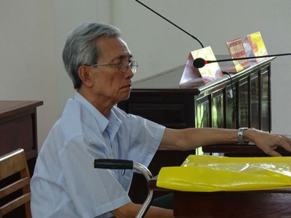 Vụ dâm ô ở Vũng Tàu: Kháng nghị hủy án, tạm đình chỉ chủ tọa