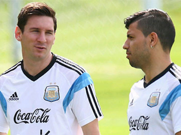 Aguero khẳng định không thể chơi chung CLB với Messi