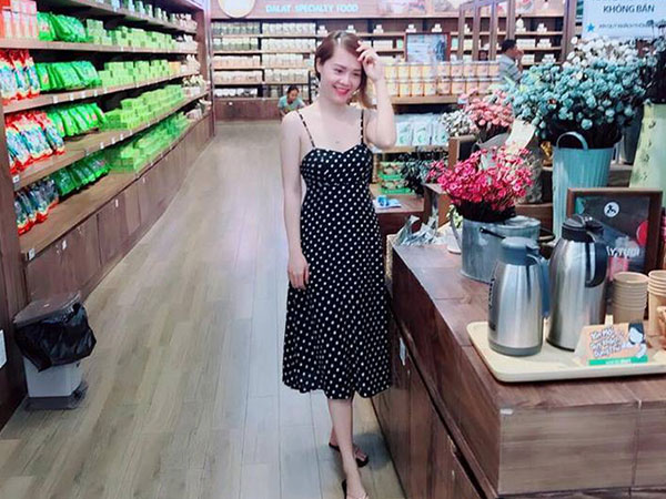 Con mới 2 tháng tuổi đã nhận thiệp mời từ chồng cũ: Mẹ trẻ lăn tăn có nên bế con đến dự đám cưới bố?