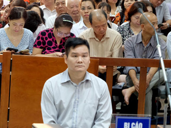 Hàng trăm nạn nhân dự phiên xét xử tiến sĩ 'dạy học làm giàu'
