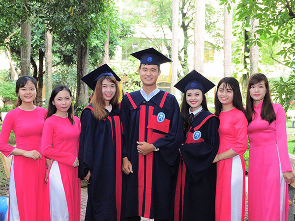 Khoe bảng thành tích học khủng, cô gái vẫn khuyên 'nên ra ngoài trải nghiệm thực tế để tích luỹ kinh nghiệm'