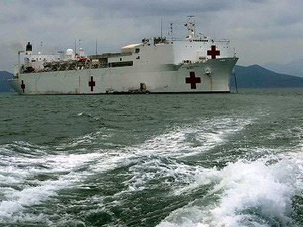 Tàu Bệnh viện Hải quân Hoa Kỳ USNS Mercy đến Nha Trang