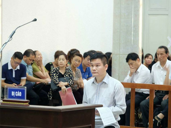 Tiến sỹ 'dạy làm giàu' bị đề nghị mức án chung thân