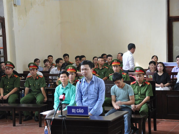 Vụ xét xử bác sĩ Hoàng Công Lương: Những câu hỏi ám ánh người nghe