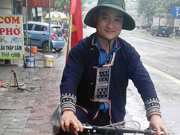 Chỉ 132 nghìn đồng, chàng trai đạp xe hơn 1.000km theo dấu chân Bác