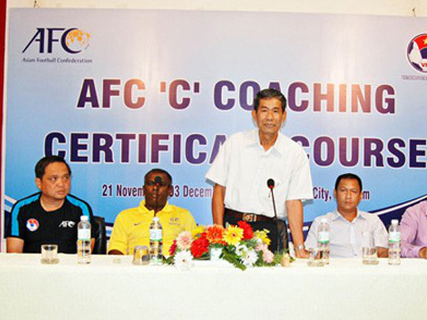 Người trong cuộc nói gì về cuộc họp 'dung tục' của quan chức VFF và VPF?