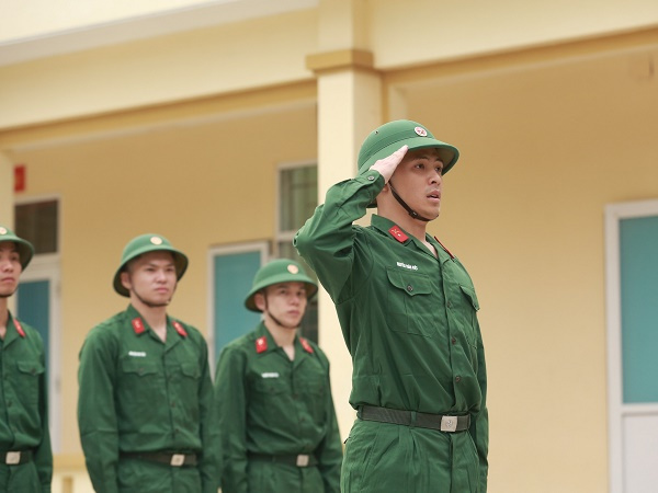 Sao nhập ngũ tập 2: 'Anh cả' Hoàng Tôn bị chỉ huy cho 'ăn hành ngập mồm'