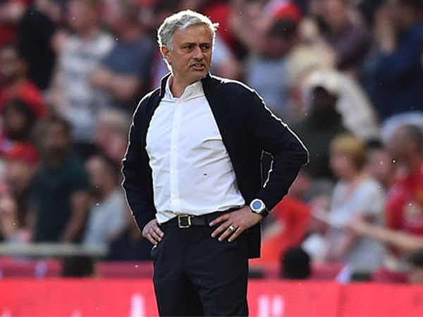 Nếu Mourinho còn tự trọng thì hãy nghỉ việc đi