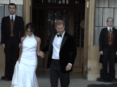Váy trắng tinh tế cùng khuyên tai có giá 1,5 tỷ, tân công nương Meghan Markle thu hút mọi con mắt tại buổi tiệc sau lễ cưới