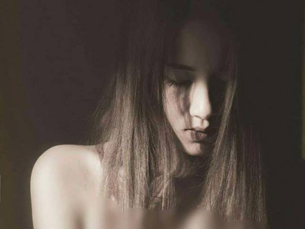 Vụ tố họa sĩ hiếp dâm: Công an mời người mẫu N.T.K.P đến làm việc
