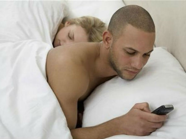 Bạn trai tôi thường xuyên theo dõi các trang nhạy cảm