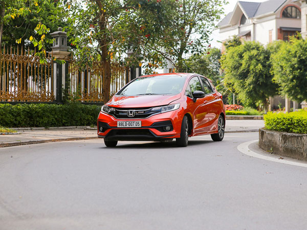 Cảm nhận Honda Jazz: Xe nhập nhỏ gọn cho phụ nữ