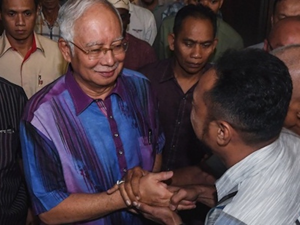Cựu thủ tướng Malaysia nhờ cảnh sát bảo vệ vì lo ngại an toàn