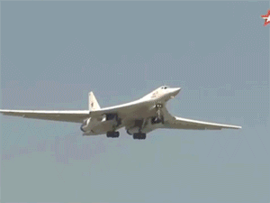 F-22 Mỹ áp sát Tu-95 Nga ở khoảng cách 100 m gần Alaska