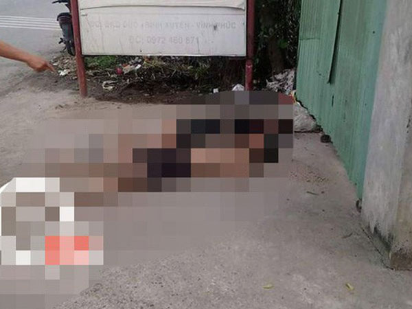 Mở cửa bán hàng phát hiện hai thanh niên thương vong nằm trước nhà