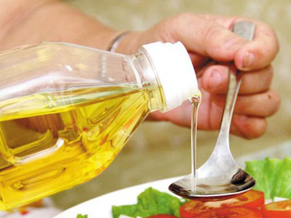 Nấu nướng nhất định phải biết lúc vô cùng thích hợp để thêm dầu ăn vào giúp món ăn ngon xuất sắc
