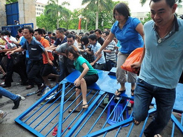Phụ huynh sẵn sàng chi trăm triệu đồng 'chạy' trường cho con