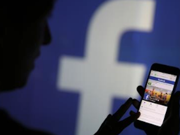 Sau bê bối lộ dữ liệu, người dùng càng vào Facebook nhiều hơn