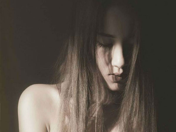 Có tế bào nam trong vùng kín nữ mẫu nude tố bị họa sĩ hiếp dâm?