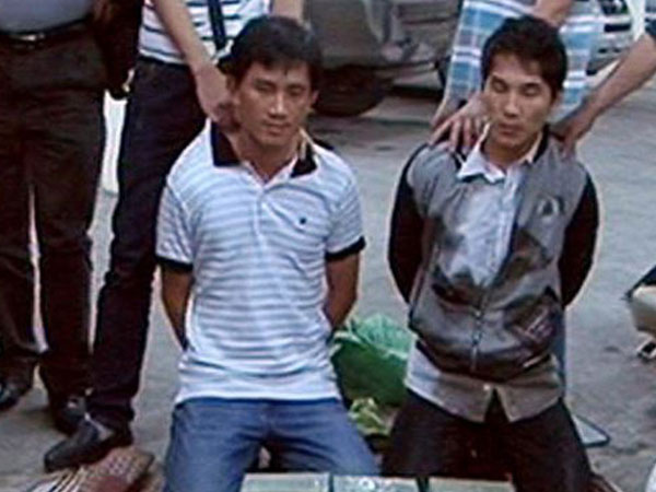 Bắt quả tang hai đối tượng vận chuyển 60 bánh heroin
