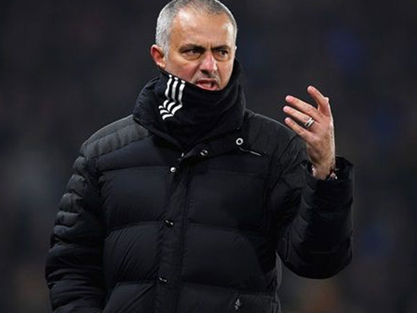 Mourinho lí giải khó tin về việc xóa trang mạng xã hội sau khi thua Chelsea