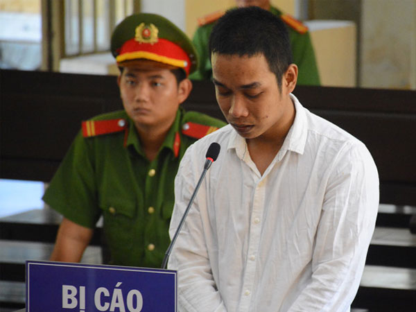 Người chồng tưới xăng đốt vợ lĩnh 15 năm tù