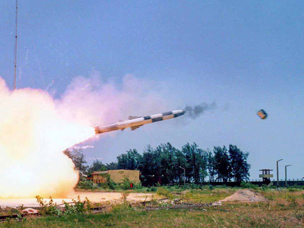 BrahMos Ấn Độ liên tiếp bắn trúng mục tiêu: 'Sát thủ' đã gầm thét