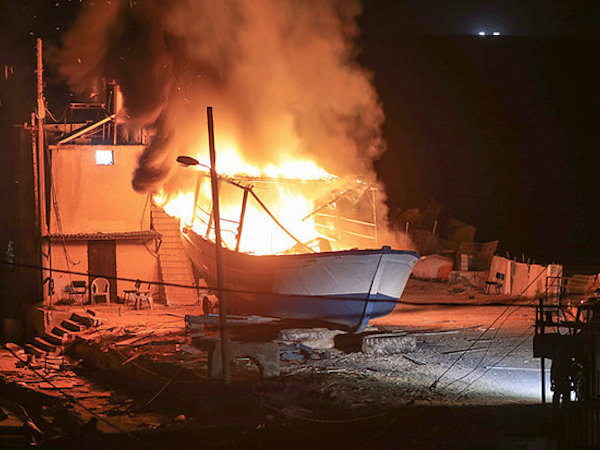 Nóng: Máy bay chiến đấu của Israel rải bom tấn công Gaza