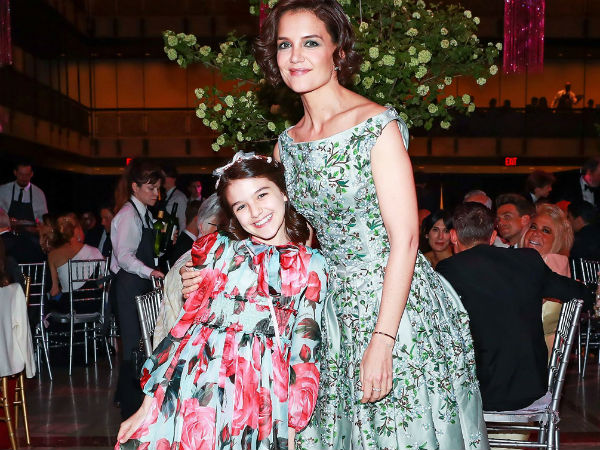 Suri Cruise được khen xinh như thiên thần ở tuổi 12
