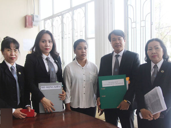 Vụ bé gái 13 tuổi bị xâm hại dẫn đến tự tử: Luật sư cho rằng HĐXX đã không mắc sai lầm như vụ Nguyễn Khắc Thủy