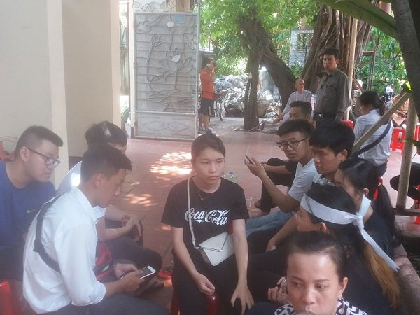 Bạn bè khóc thương phượt thủ Thi An Kiện