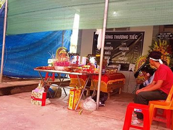 Đẫm nước mắt đám tang hai vợ chồng tử nạn trên đường vào bệnh viện chờ sinh
