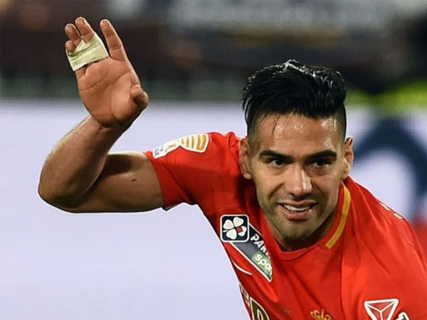 NÓNG: Falcao bị phạt tù 16 tháng