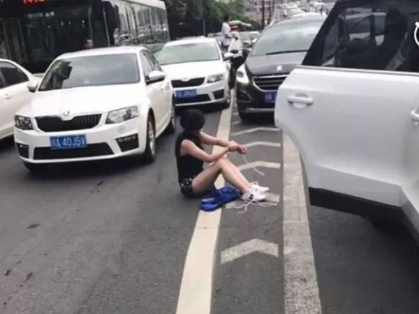 Trung Quốc: Cô gái may mắn thoát khỏi vụ bắt cóc nhờ một cú va chạm giao thông khi đang bị chở đi
