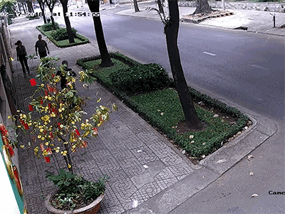 Video: Nhân viên Tổng Lãnh sự quán Nga tại TP. HCM bị giật dây chuyền khi đi bộ