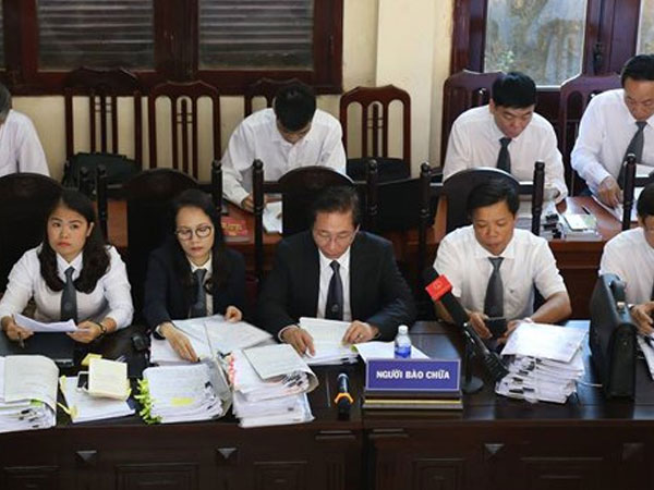 Xét xử BS Lương: Luật sư đề nghị trả hồ sơ, điều tra lại