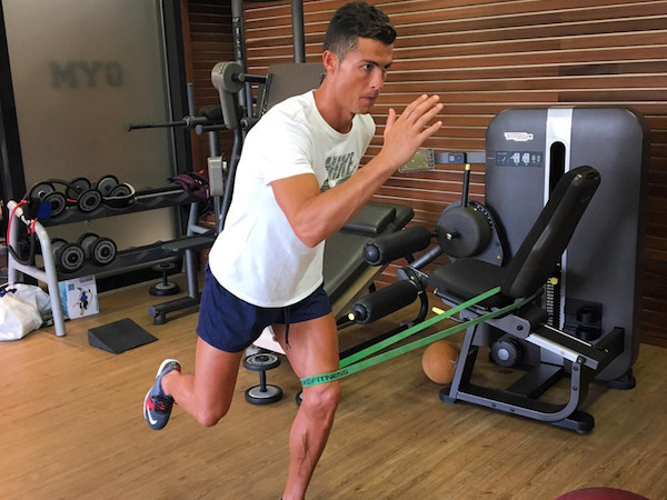 Bí quyết duy trì phong độ đỉnh cao của Ronaldo ở tuổi 33