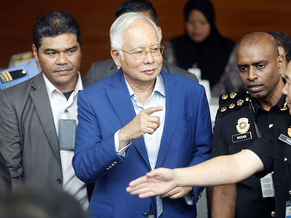 Cảnh sát mất ba ngày kiểm đếm tiền thu tại nhà cựu thủ tướng Malaysia