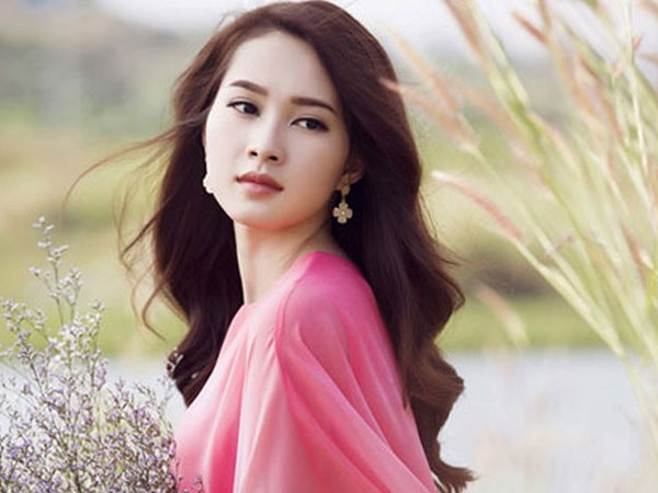 Hoa hậu Đặng Thu Thảo và loạt sao Việt bị tấn công trang cá nhân