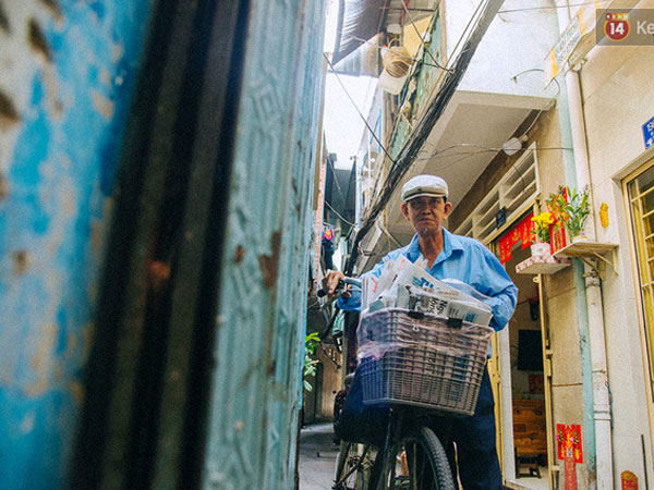 Người đàn ông giao báo bằng xe đạp cuối cùng ở Sài Gòn: Vội làm gì giữa cuộc đời hối hả