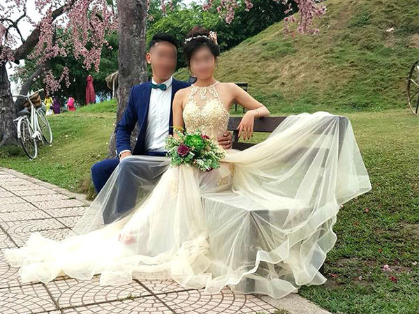 Bị tố bỏ bạn gái yêu 6 năm để lấy người khác, còn quỵt luôn 40 triệu tiền nợ, anh chàng này và vợ tương lai bị ném đá