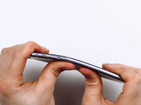 Biết iPhone 6 dễ cong, Apple vẫn bán cho khách hàng