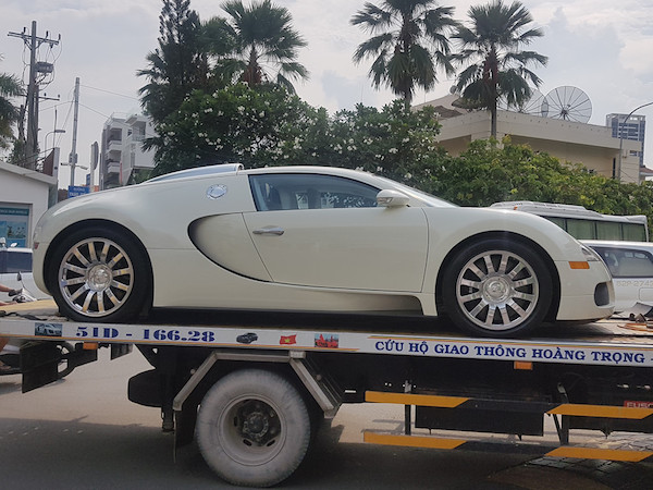 Bugatti Veyron độc nhất Việt Nam xuất hiện trên phố