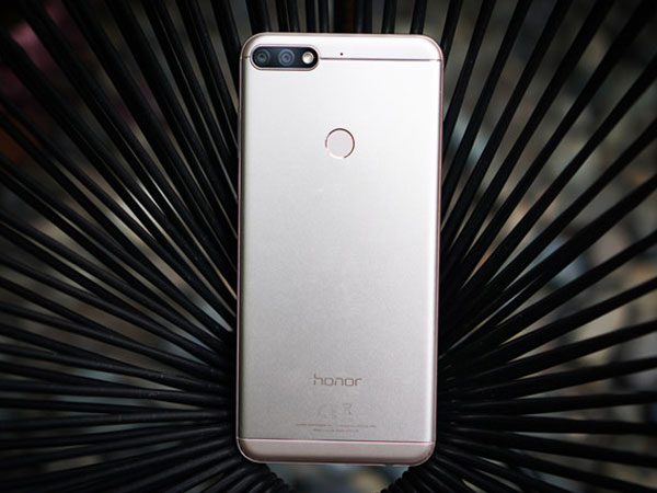 Face Unlock trên Honor 7C có thể nhận dạng 1.024 điểm của khuôn mặt