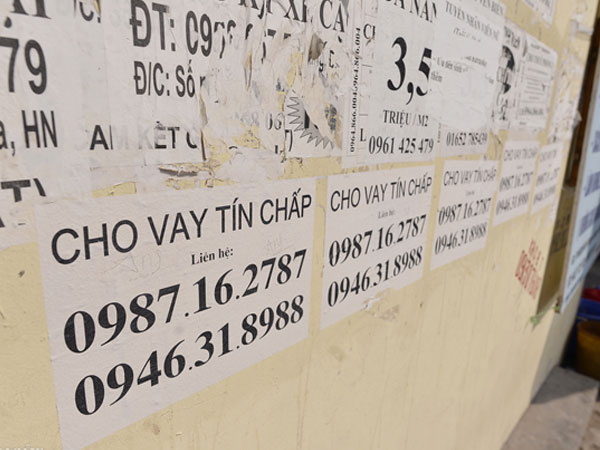 Quảng cáo tín dụng đen, rao vặt bủa vây phố phường Hà Nội