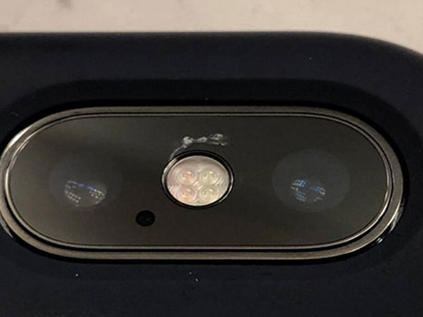 iPhone X lại dính lỗi dễ nứt kính camera