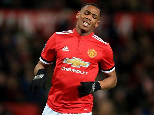 MU gấp rút 'trói' Martial, Mourinho đón Joe Hart về dự bị De Gea