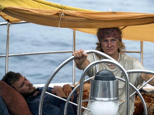 Người đẹp 'Dị Biệt' không màng hình tượng lao ra biển dữ cứu người yêu 'Adrift'