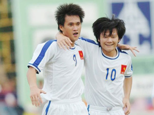 Với Công Vinh, 'Văn Quyến uống rượu vô địch thiên hạ, thay người yêu như thay áo'