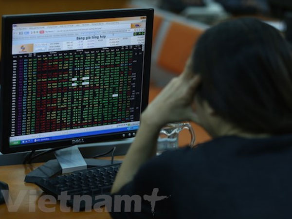 Chứng khoán ngập sắc đỏ, chỉ số VN-Index mất hơn 32 điểm